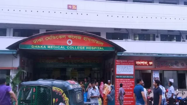 Footpath Near Dhaka Medical