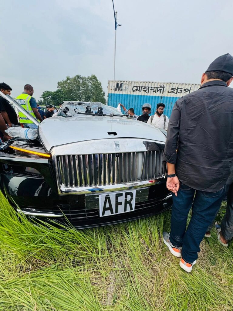 Rolls-Royce Crashes in Dhaka