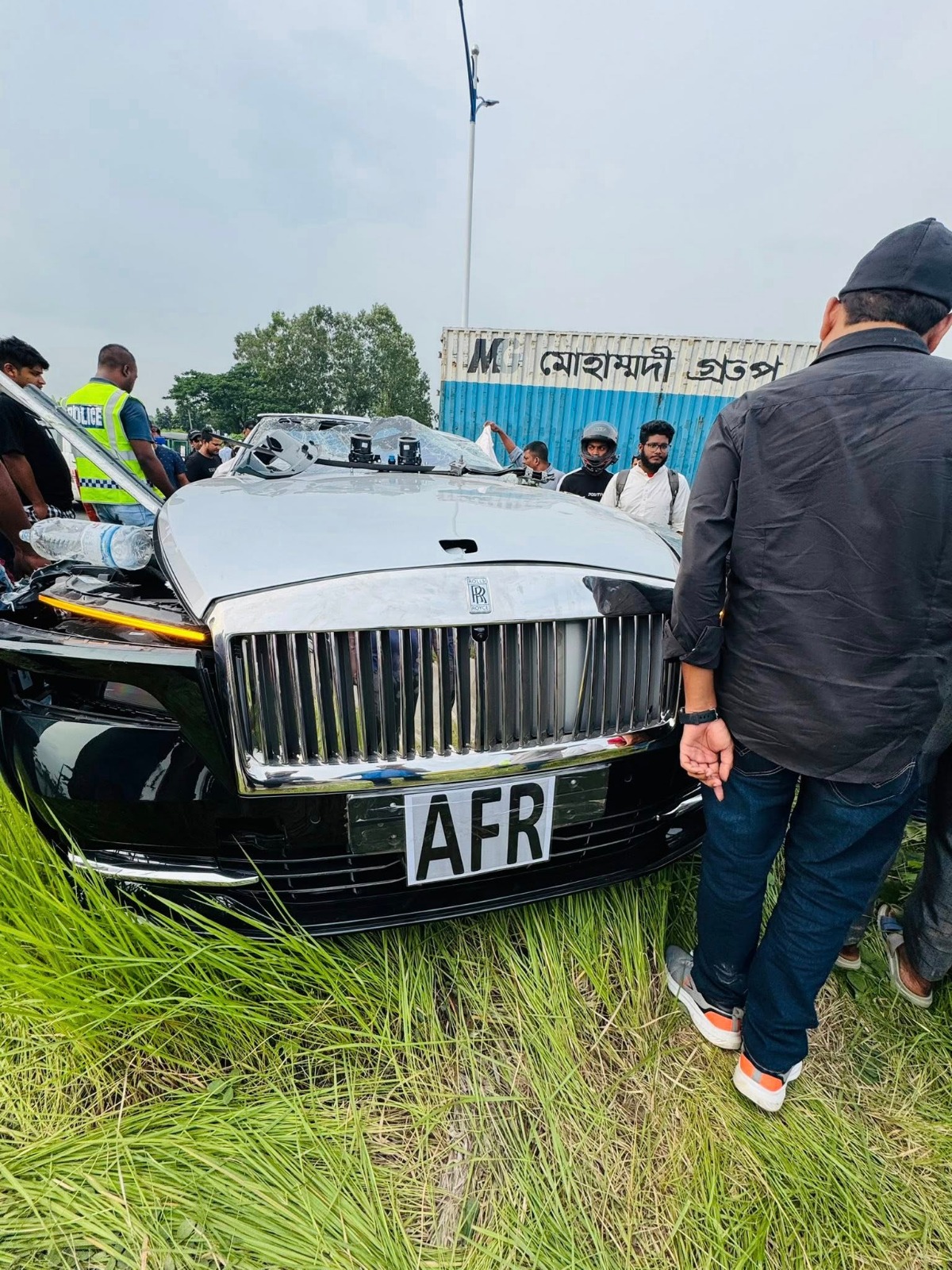 Rolls-Royce Crashes in Dhaka
