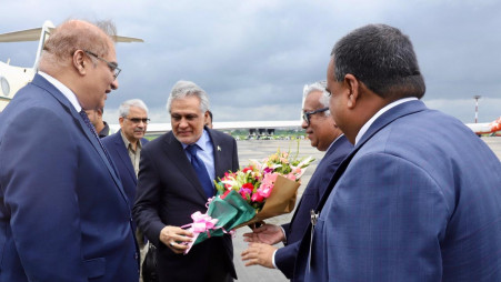 Ishaq Dar Visits Dhaka