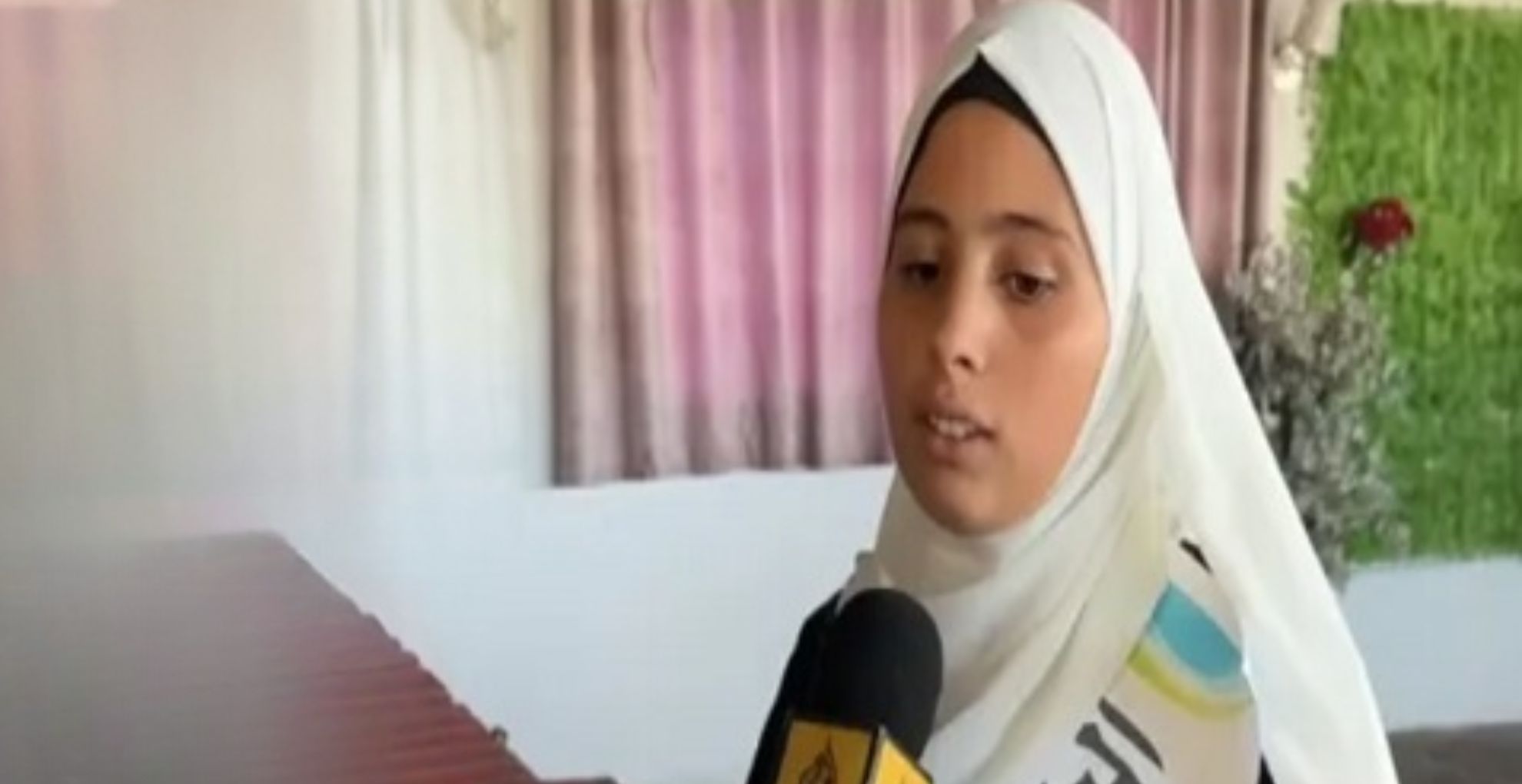 Palestinian Girl Completes Quran Hifz